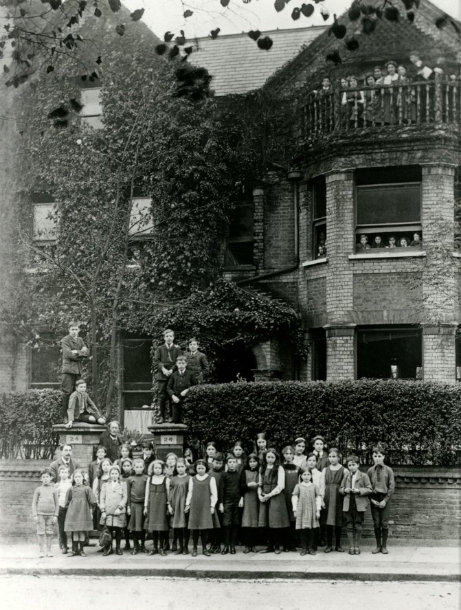 1910 black and white photograph of King Alfred School students on Ellerdale Road